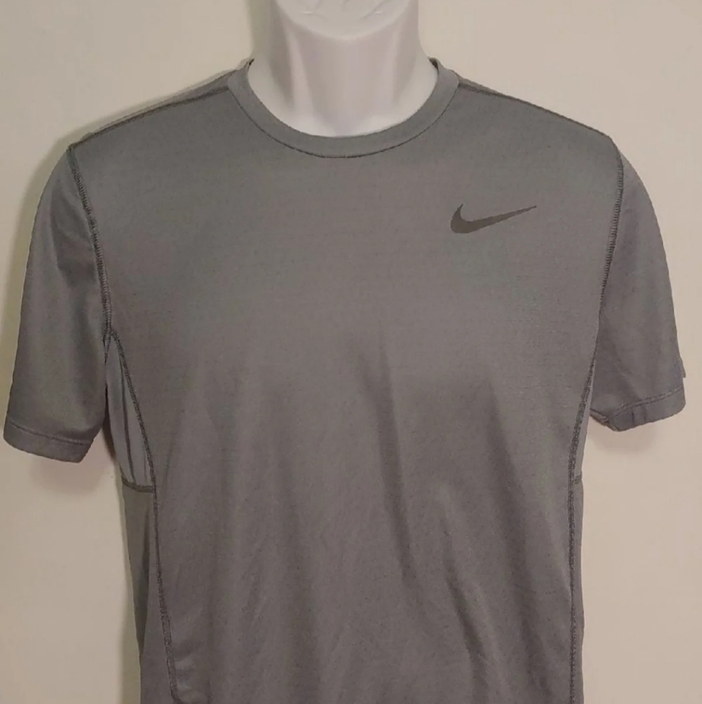 Men's Nike Althletic Shirt Medium